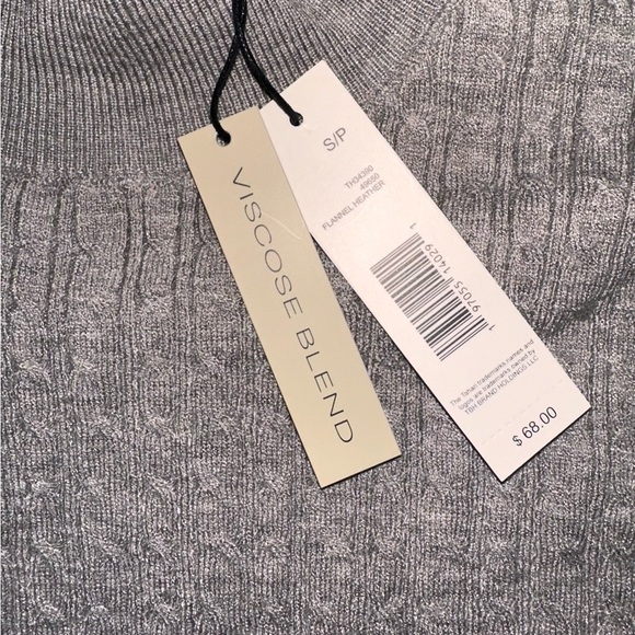 T TAHARI. NWT. a viscose blend, size S/P grey, short sleeve mock turtleneck. - Picture 2 of 11